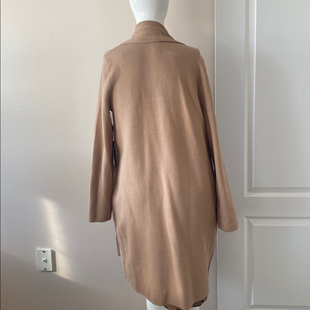 Brand new - Paul Costelloe XL with two pockets camel colour open front - Picture 4 of 10